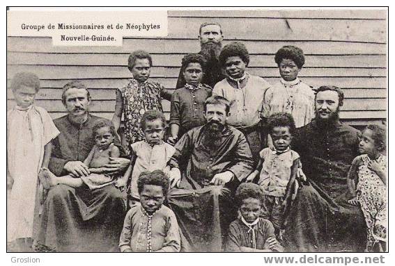 NOUVELLE GUINEE GROUPE DE MISSIONNAIRES ET DE NEOPHYTES BELLE ANIMATION - Papouasie-Nouvelle-Guinée
