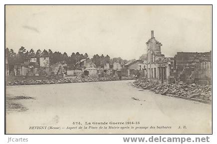 55 - REVIGNY - Grande Guerre 1914-15 - Aspect De La Place De La Mairie Après Le Passage Des Barbares - Revigny Sur Ornain