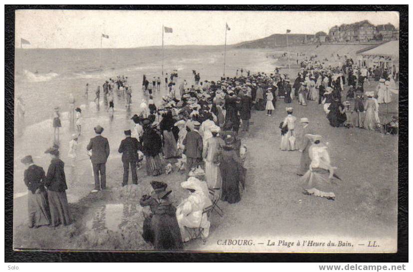 CABOURG - La Plage à L´Heure Du Bain - Cabourg