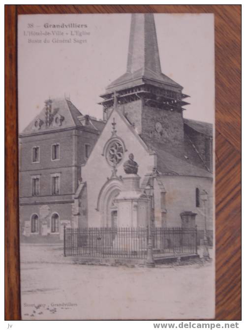 GRANDVILLIERS - L'hôtel De Ville - L'église - Buste Du Général Saget - Grandvilliers