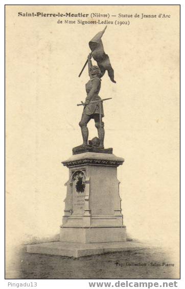 Statue De Jeanne D'Arc - Saint Pierre Le Moutier