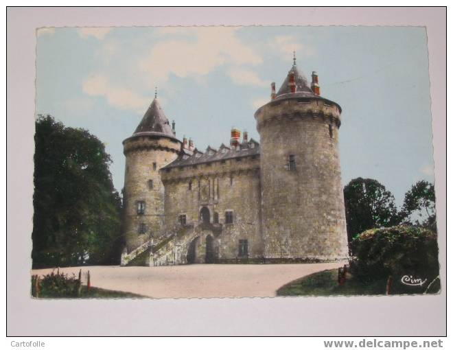 (233) -1- Carte Postale Sur Combourg La Facade Du Chateau  Entrée Principale - Combourg