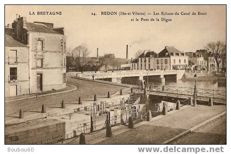 REDON - Les Ecluses Du Canal De Brest Et Le Pont De La Digue - Redon