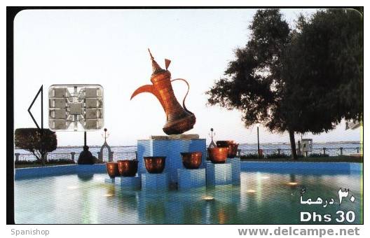 UAE. Sculpture Monument Pot - Emirats Arabes Unis