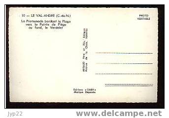 Jolie CP Photo Côtes D'Armor 22 Val André La Promenade Bordant La Plage Vers La Pointe De Piégu Au Fond Le Verdelet - Pléneuf-Val-André