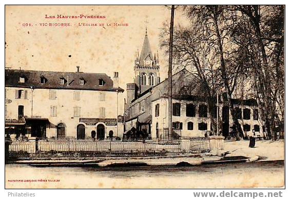 VIC   EGLISE ET MAIRIE - Vic Sur Bigorre