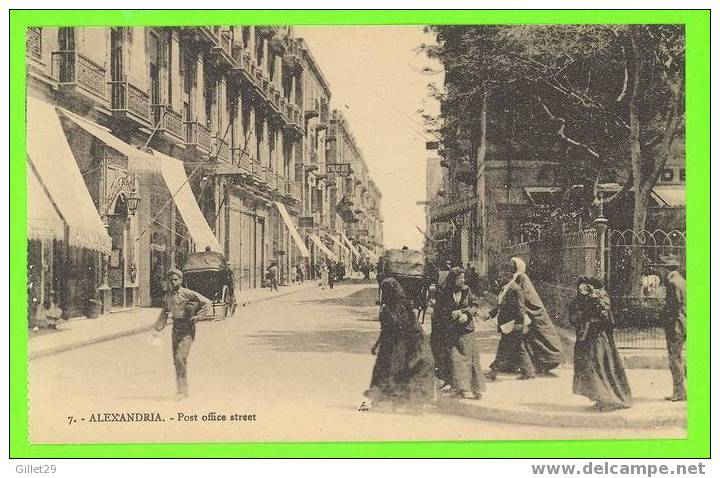 ALEXANDRIA, ÉGYPTE  - RUE DE LA POSTE - ÉDITION P.C.M.J. - PHEBUS - ANIMÉE - - Alexandria