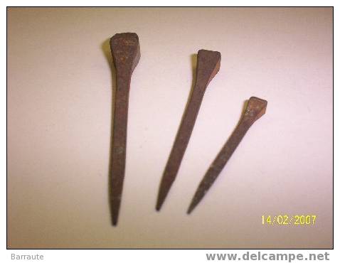 Trois Clous A Ferrer Les Chevaux Dont 1 Spécial Verglas. 1920/1930 - Ancient Tools