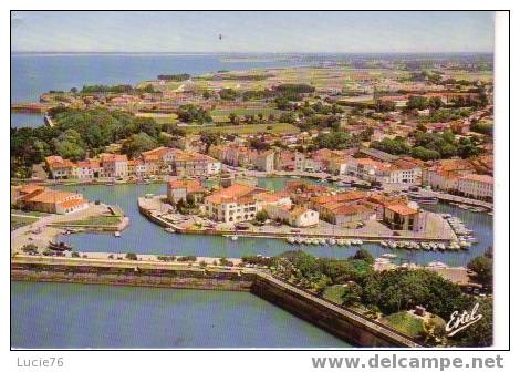 SAINT MARTIN  De RE - N° 94  Y -  Vue Aérienne Du Port Et De La Ville, à Gauche Parc De La Barbette - Saint-Martin-de-Ré