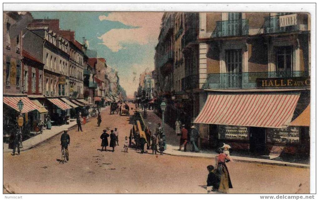 SUPERBE CPA...DE SAINT NAZAIRE....ANIMEE...RUE DE NANTES - Saint Nazaire