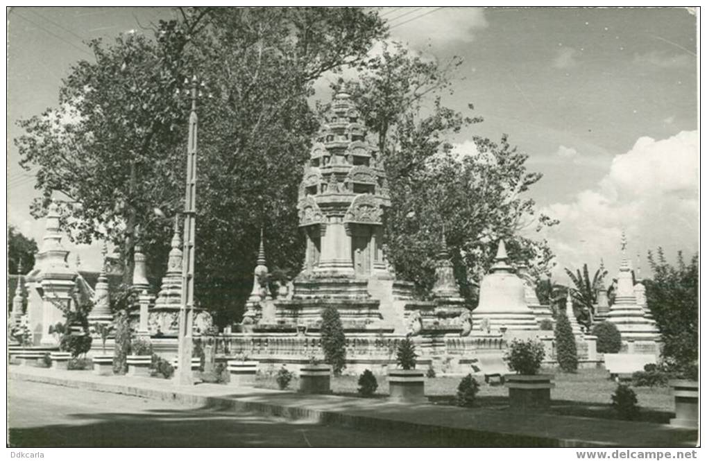 Cambodge - Souvenir Indochine - Phnom-Penh-Tombeaux Des Cambodgiennes - Cambodge