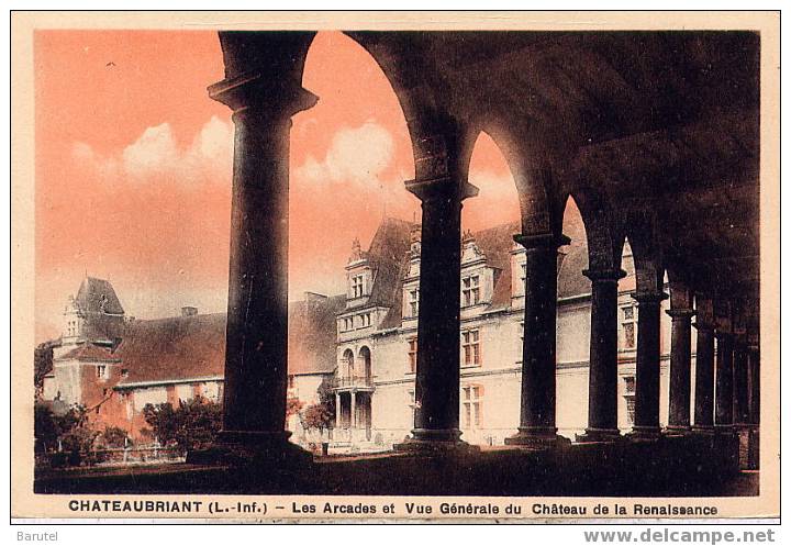 CHATEAUBRIANT - Les Arcades Et Vue Générale Du Château De La Renaissance - Châteaubriant