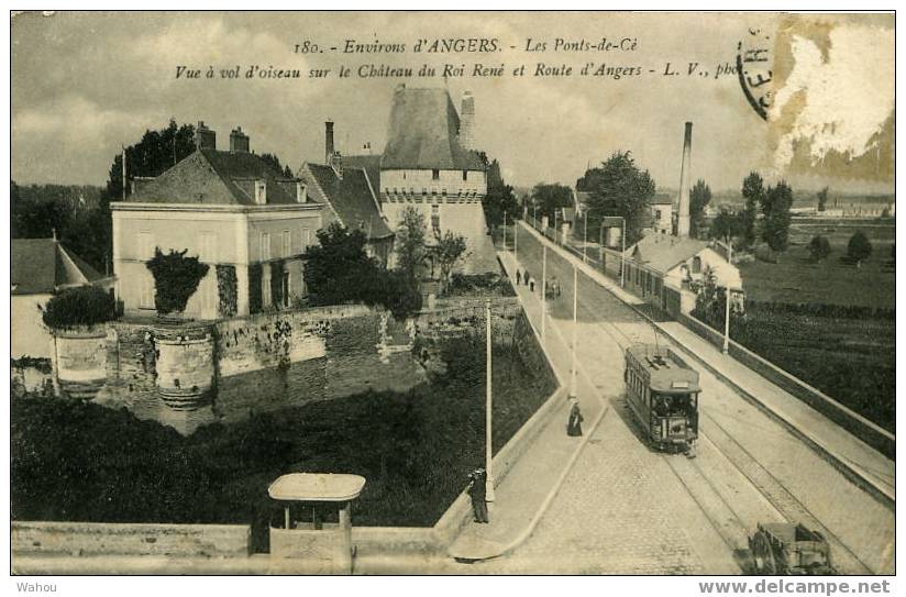 180. LES PONTS-DE-CE   -   Vue à Vol D'oiseau Sur Le Château Du Roi René Et Route D' Angers - Les Ponts De Ce