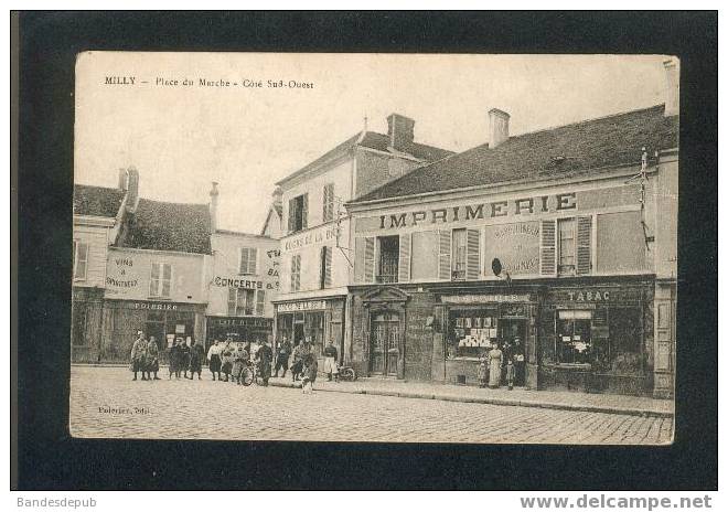 Milly - Place Du Marché - Côté Sud Ouest ( Animée Librairie Imprimerie Docks De La Brie Magasin Poirrier ...éd. POIRRIER - Milly La Foret