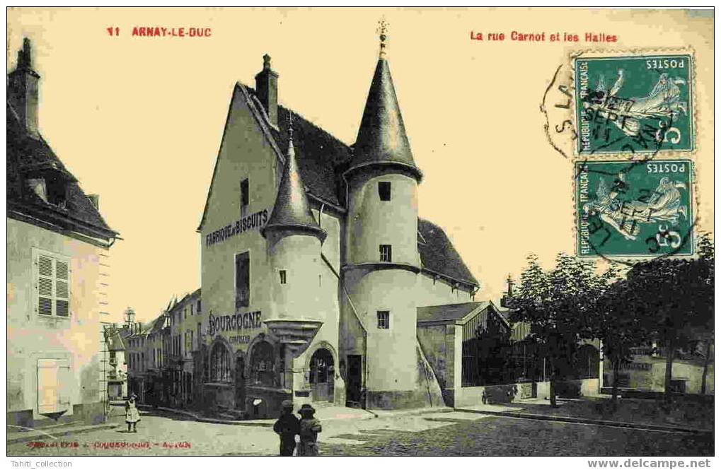 ARNAY-le-DUC - La Rue Carnot Et Les Halles - Arnay Le Duc