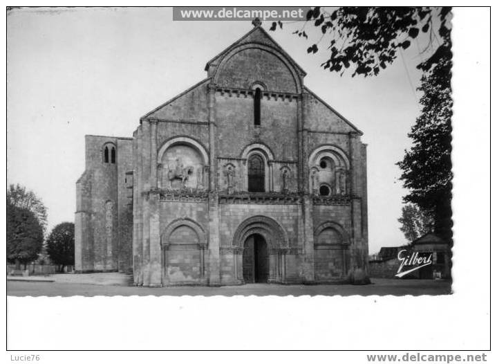 CHATEAUNEUF  -   Façade De L´Eglise 12ème Siècle Monument Historique Classé  -   N° 56 - Chateauneuf Sur Charente