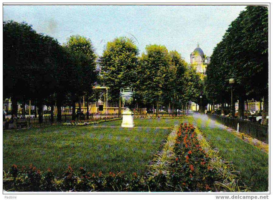 Carte Postale  92.  Clichy   La Place Des Martyrs - Clichy