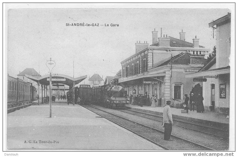 38 // ISERE / ST ANDRE LE GAS / La Gare Ed A.G. / ANIMEE / Vue Intérieure, Arrivée Du Train / - La Côte-Saint-André