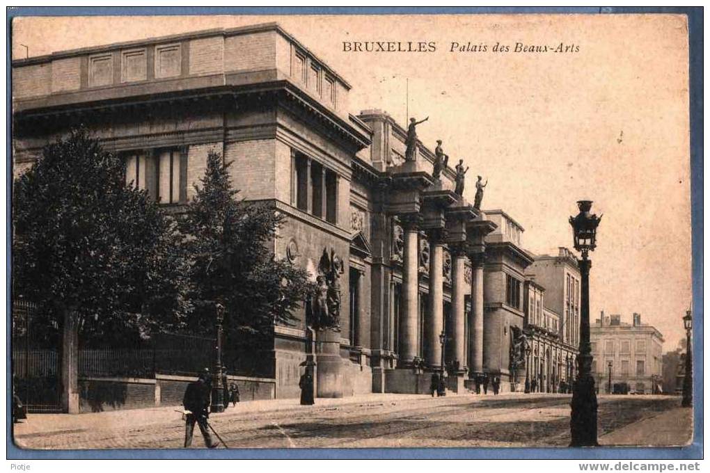 * Brussel - Bruxelles * Le Palais Des Beaux Arts, Musée, Museum Van Schone Kunsten, Gallery, Police, Gendarme, Vieux - Musea