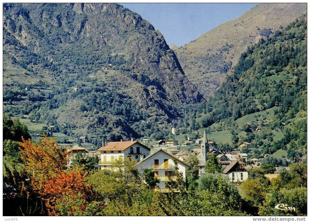 SAINT ETIENNE De TINEE   -   Vue Générale - Saint-Etienne-de-Tinée