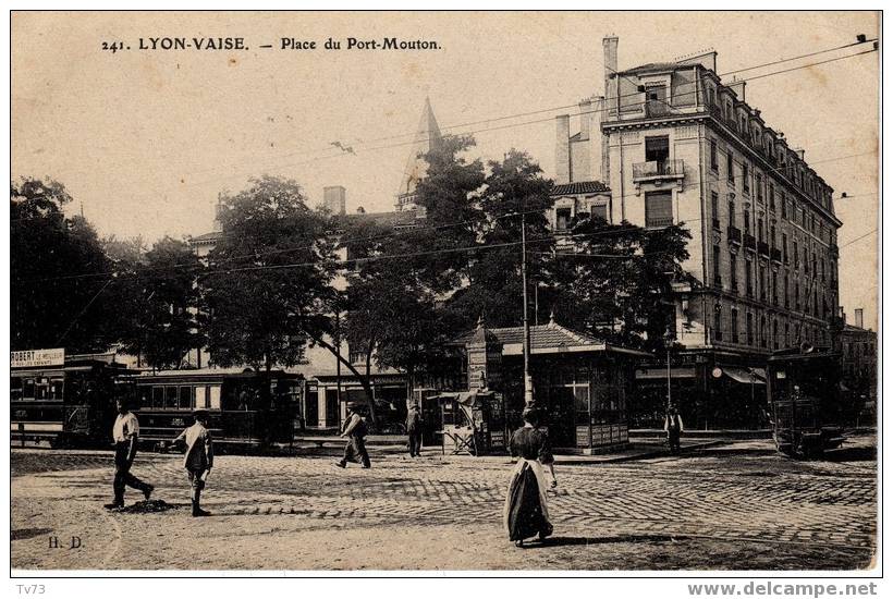Cpb 045 - LYON - VAISE - Place Du Port Mouton (69 - Rhone) - Lyon 9