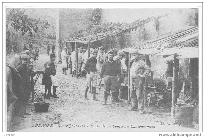 13 // BOUCHES DU RHONE / AUBAGNE / Guerre 1914/15 L'heure De La Soupe Au Cantonnement / ANIMEE / Ed A Tardy / - Aubagne