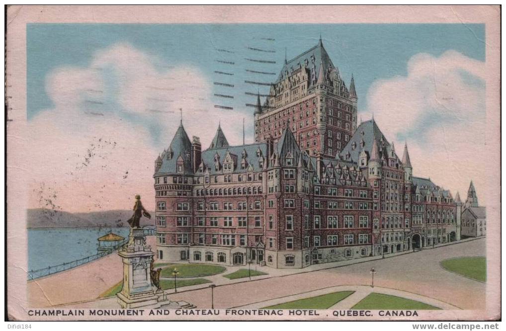 Champlain Monument And Chateau Frontenac Hotel Quebec Canada - Québec - Château Frontenac