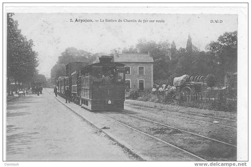 91 // ESSONNE / Arpajon / La Station Du Chemin De Fer Sur Route / N° 2 D.W.D. / BEAU PLAN - Arpajon