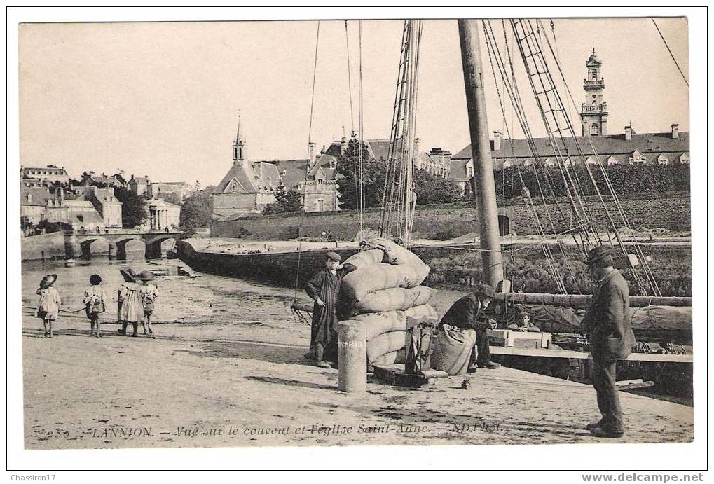 22 - LANNION - Vue Sur Le Couvent Et L´Eglise Saint-Anne   (animée- Bateau Attendant Soin Chargement) - Lannion