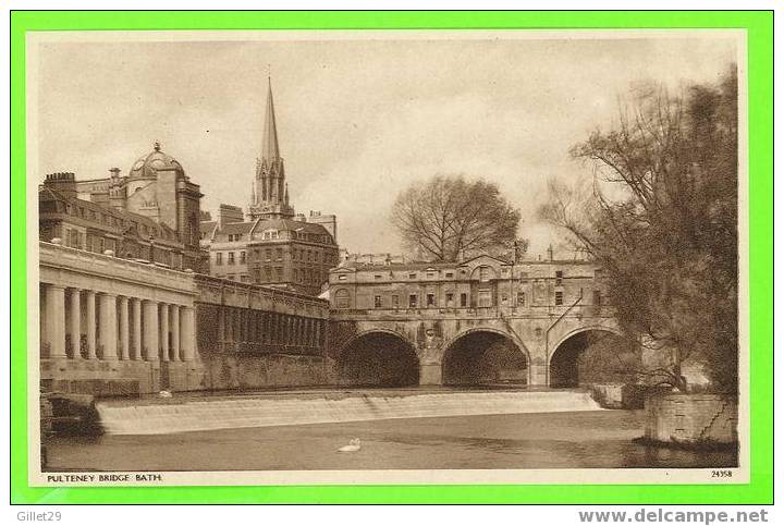 BATH, UK  - PULTENEY BRIDGE - - Bath