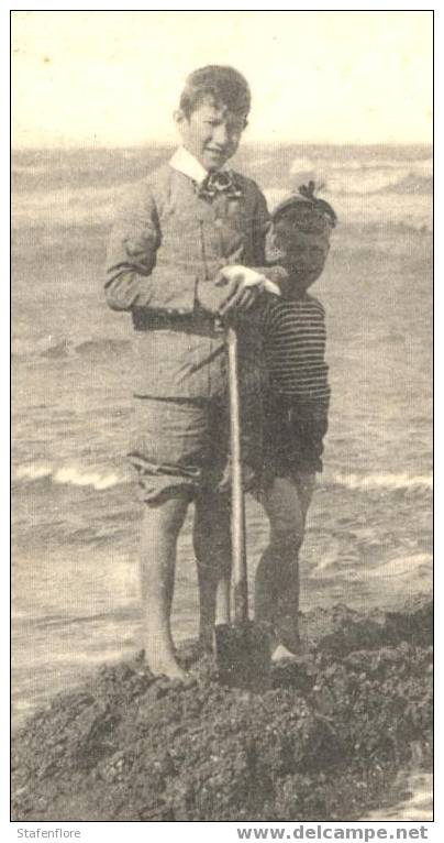 KOKSIJDE COXYDE LES ENFANTS SUR LES FORTS A LA PLAGE  SPELENDE KINDEREN OP HET STRAND - Koksijde