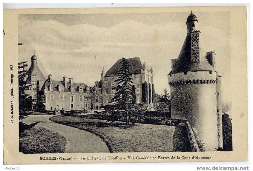 BONNES--Chateau De Touffou--Vue Générale Et Entrée De La Cour D´Honneur N°903 Par J.Robuchon - Chateau De Touffou