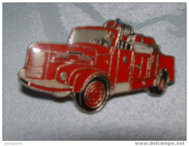 PIN´S - Camion Pompier - Pompiers