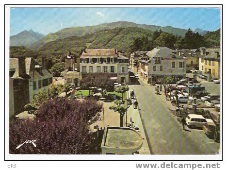 ARGELES-GAZOST  (Hautes-Pyrénées ,65 ) La Place De La Mairie,la Tour Mendaigne,le Viscos,le Pic Du Midi; 4L Renault  ;TB - Argeles Gazost