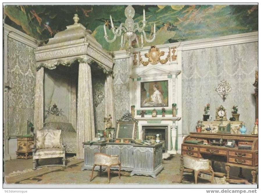 Queen Mary's Dolls House - Windsor Castle - The Queen's Bedroom - Windsor Castle