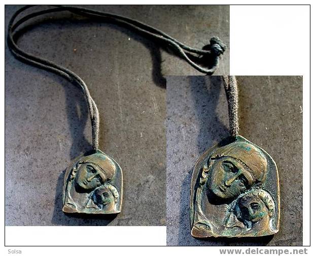 Pendentif En Bronze De Vierge à L'enfant Pièce Unique Acquise Auprès D'un Artiste à St Pétersbourg Ann 60 - Kettingen