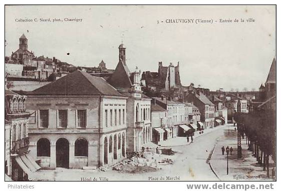 CHAUVIGNY  ENTREE DE LA VILLE - Chauvigny