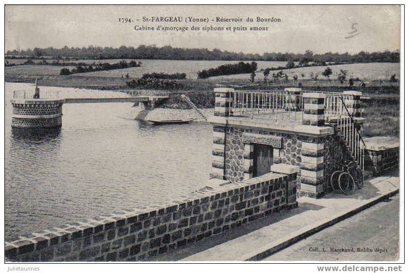 Saint-fargeau Reservoir D´amorcage Des Siphons Et Puis Amont - Saint Fargeau