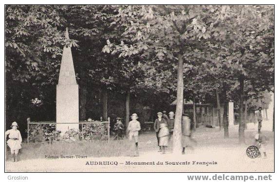 AUDRUICQ MONUMENT DU SOUVENIR FRANCAIS (GROUPE D'ENFANTS AUTOUR) - Audruicq