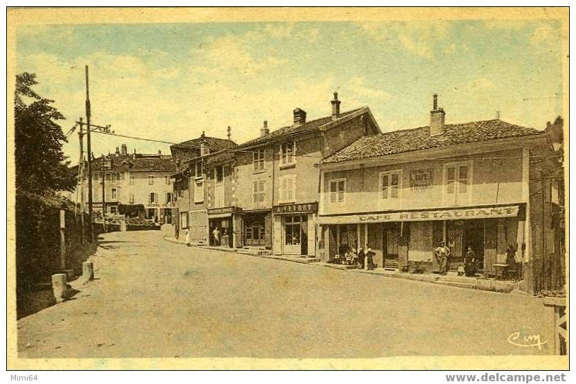 38 .  ST-GEOIRE -EN-VALDAINE .  LE BOURG . CAFE RESTAURANT . - Saint-Geoire-en-Valdaine