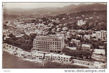 Dép 83  - A171 - Sainte Maxime Sur Mer - Vue Aérienne - L´Arbois Et La Plage - état - Semi Moderne Grand Format - Sainte-Maxime