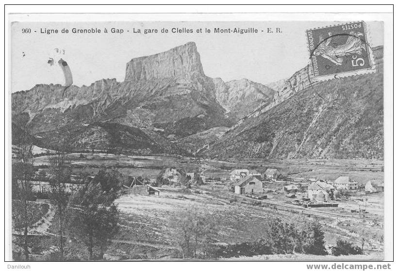 38 // LIGNE De Grenoble à Gap / La Gare De CLELLES Et Le Mont Aiguilles, E.R. 960 / - Clelles