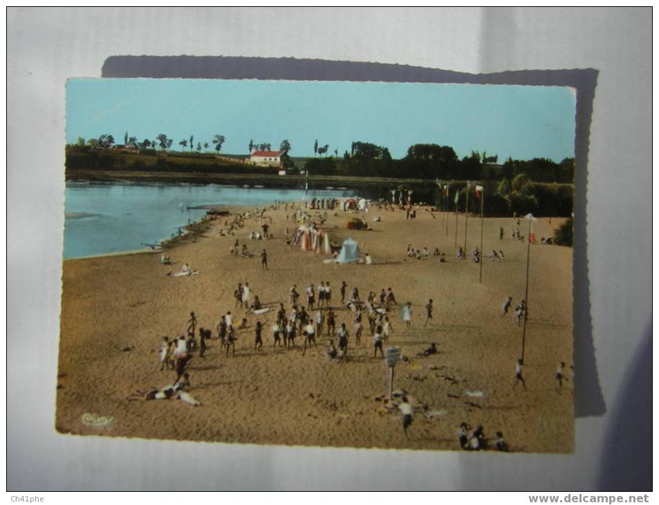 BEAUGENCY LA PLAGE TRES ANIMEE ET SES CABINES DE PLAGE - Beaugency