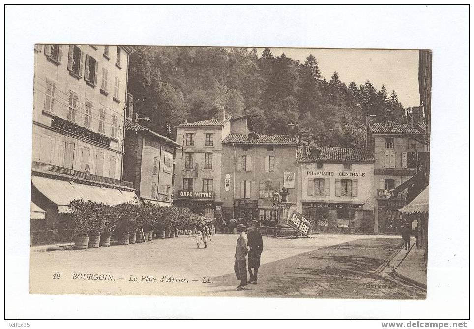 BOURGOIN - La Place D'armes (PHARMACIE) - Bourgoin