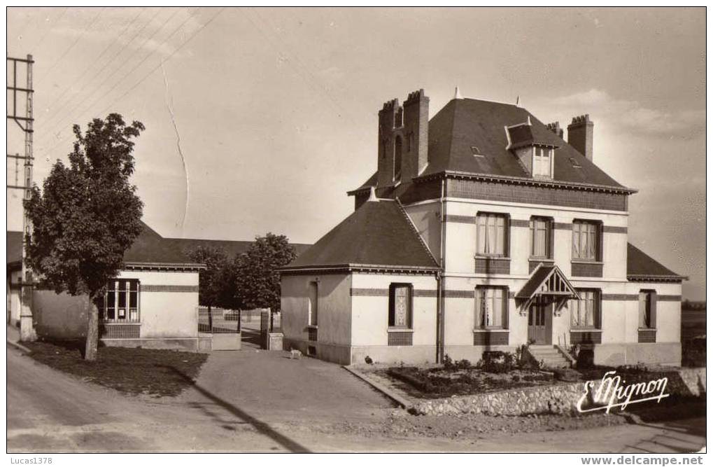 45 / BEAUNE LA ROLANDE / L ECOLE DES GARCONS  /  RARE CPSM - Beaune-la-Rolande