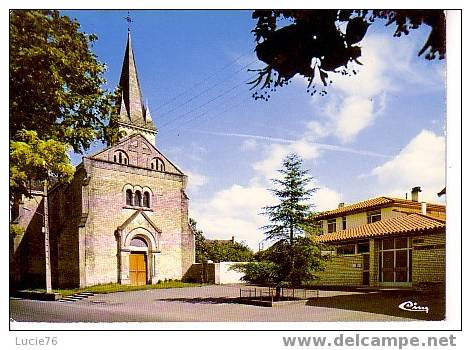 BRIOUX Sur BOUTONNE -  La Place De L´Eglise - Brioux Sur Boutonne