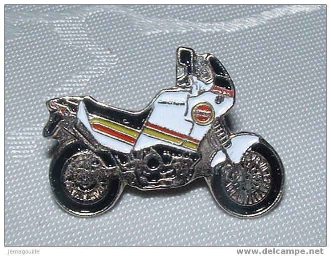 PIN´S - MOTO - CAGIVA Elefant 900 Luky Expt - Motorräder