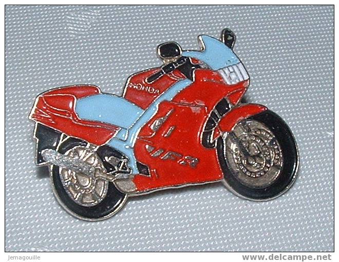 PIN´S - MOTO - HONDA VFR * - Motorbikes