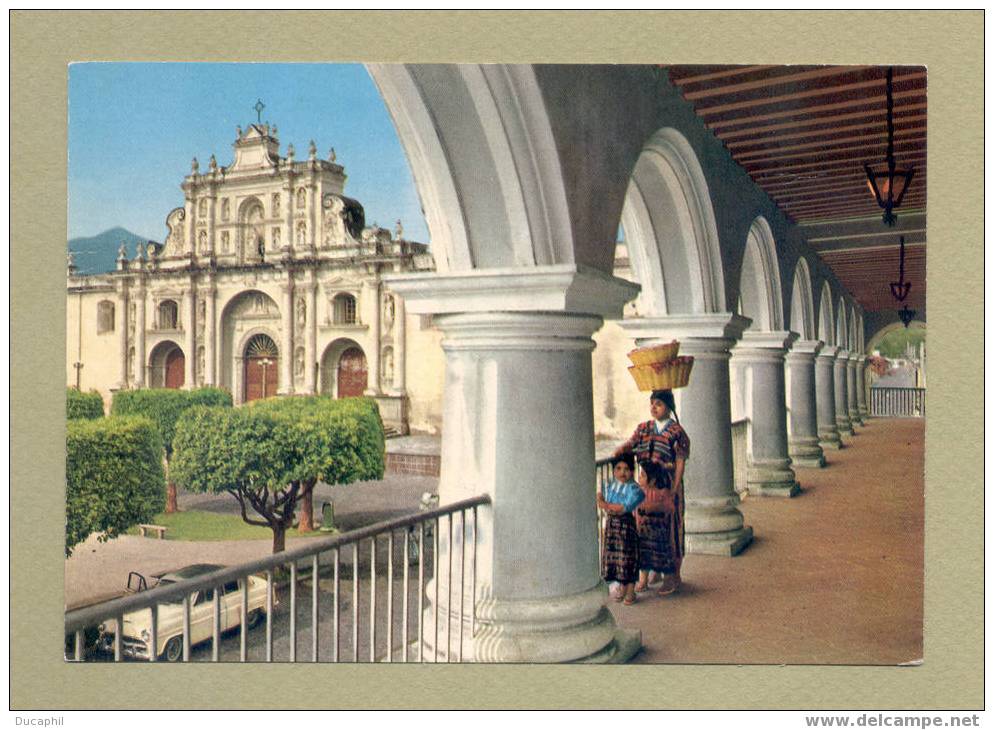 GUATEMALA PALACIO DE LOS CAPITANES Y CATEDRAL EN ANTIGUA GUATEMALA - Guatemala