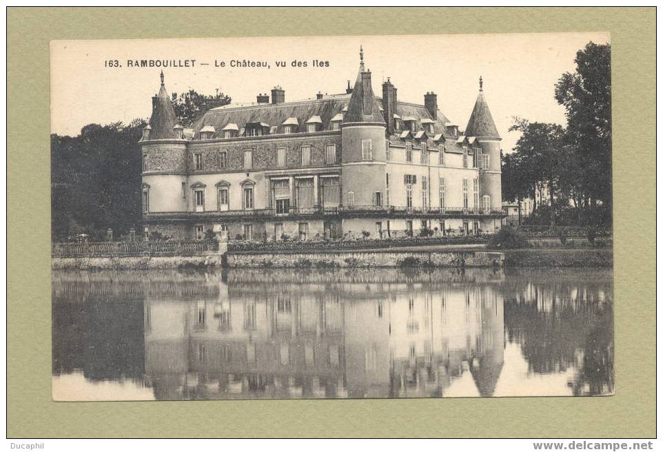 RAMBOUILLET LE CHATEAU VU DES ILES - Rambouillet (Kasteel)